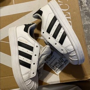 Adidas size 6 white and black Classic